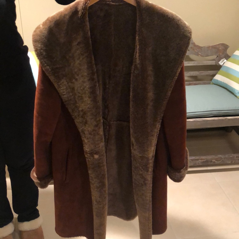 GENTLY WORN LIKE NEW BROWN SHEARLING COAT‼️